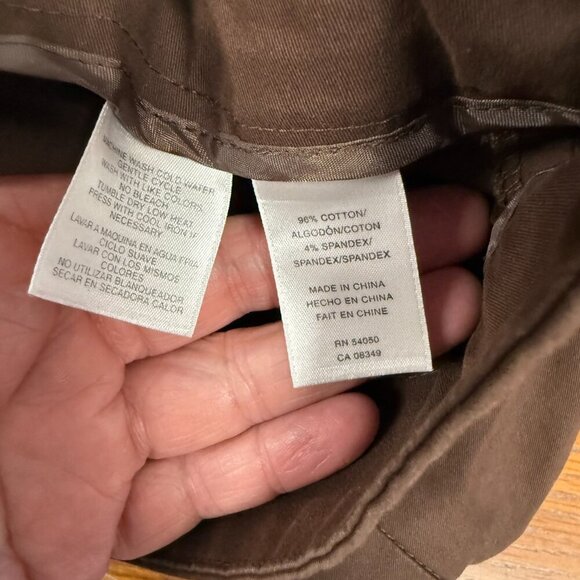 Jones New York Signature Stretch Bermuda Shorts, Size 16 - Picture 8 of 8